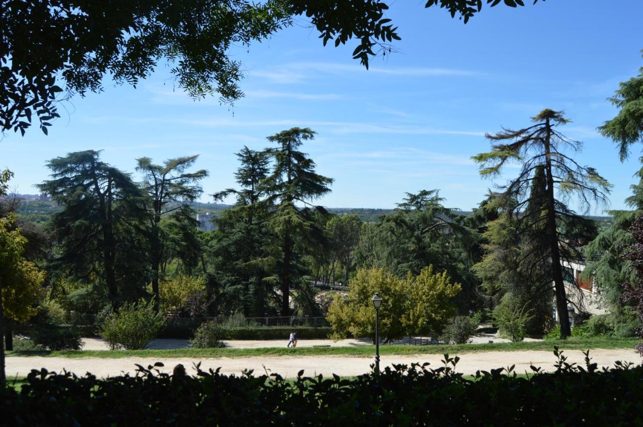 Hostel Del Templo De Debod Madrid Exterior photo